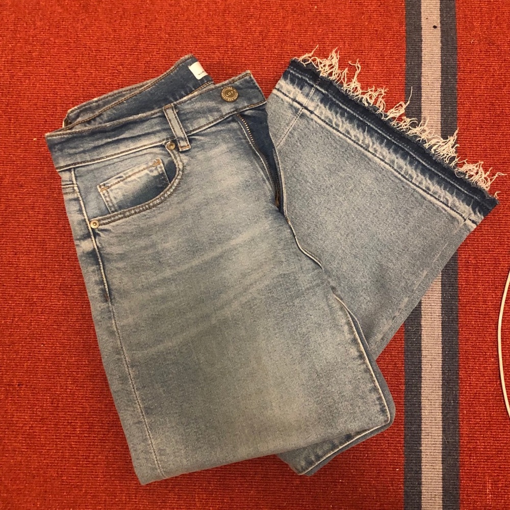 Modern Wide Leg Crop Jeans